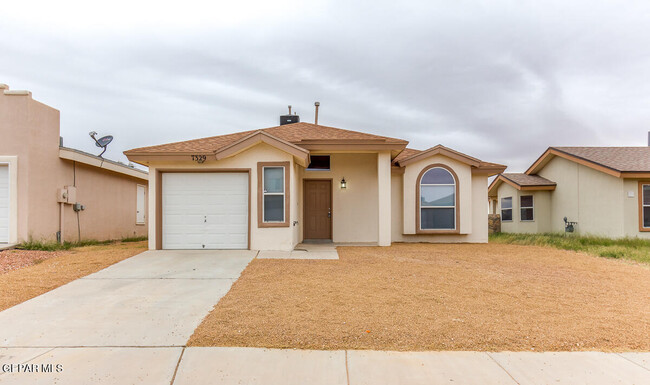 Building Photo - 7329 Mesquite Flor Dr