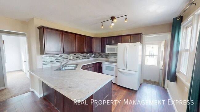 Building Photo - 609 S Lyndale Ave