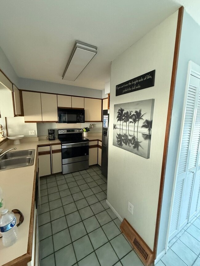 Building Photo - NEW OWNERS OF THIS FURNSIHED OFF-SEASON RE...