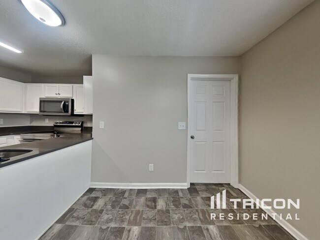 Building Photo - 1802 Bellwick Dr