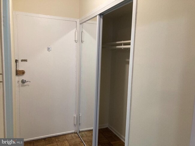 Building Photo - 1801 Clydesdale Pl NW