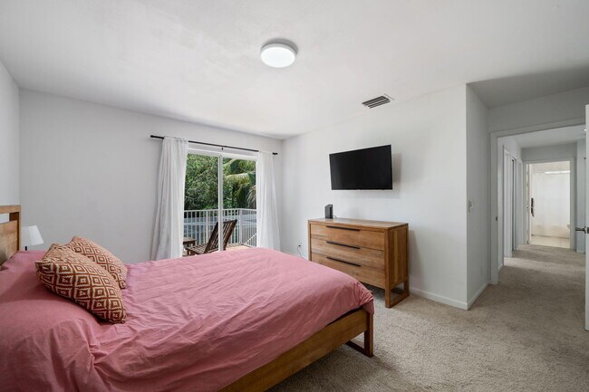 Building Photo - 1527 S Club Dr
