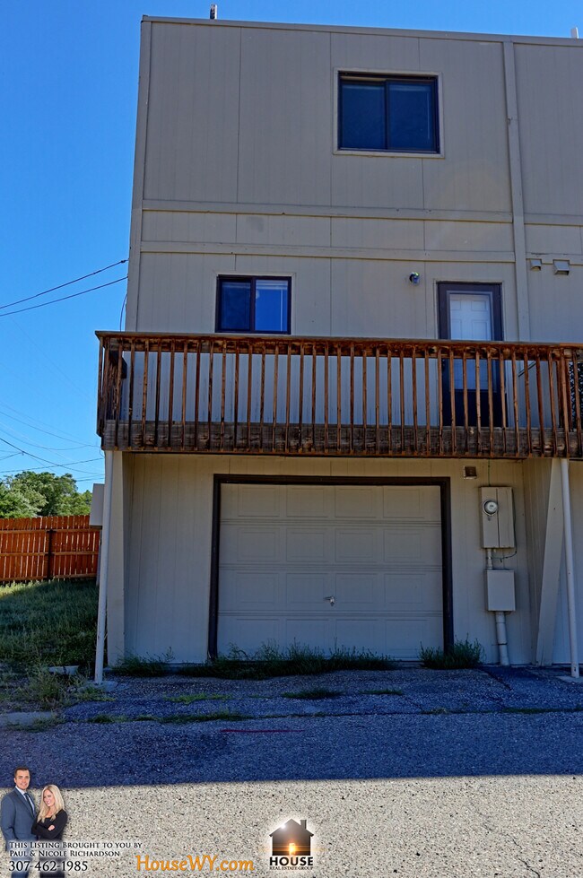 Building Photo - 2238 E 8th St