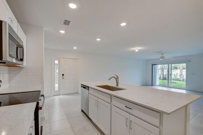 Building Photo - 6875 Broadwater Ln