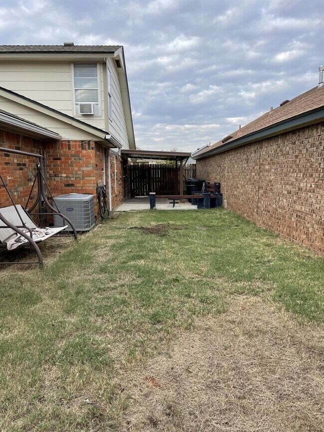 Building Photo - 2134 Lonnie Ln