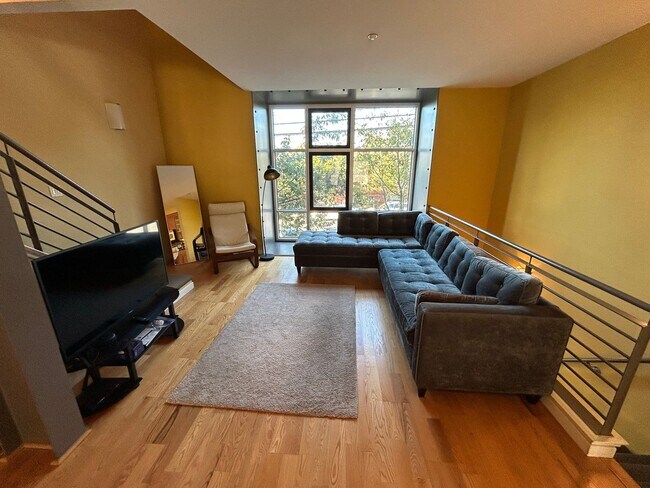 Building Photo - $1,000 OFF FIRST MONTH'S RENT!! Spacious 3 bedroom / 2.5 Bath Apartment in Emeryville, CA.