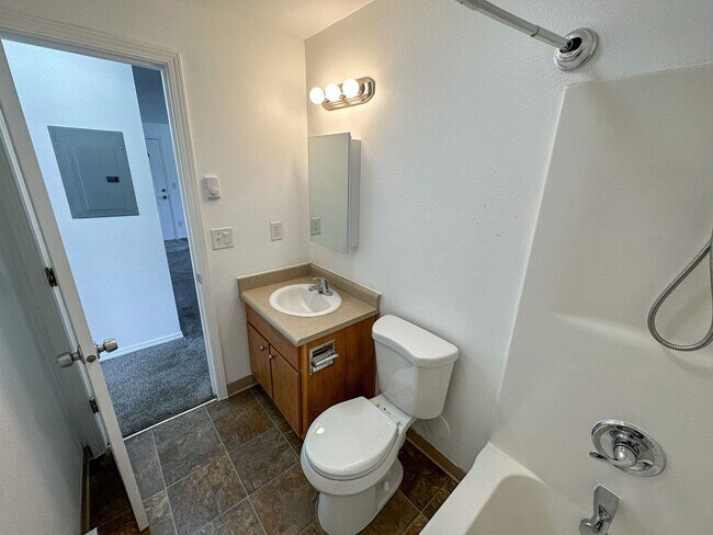 Building Photo - 3446-3462-3462 Hadley St NE