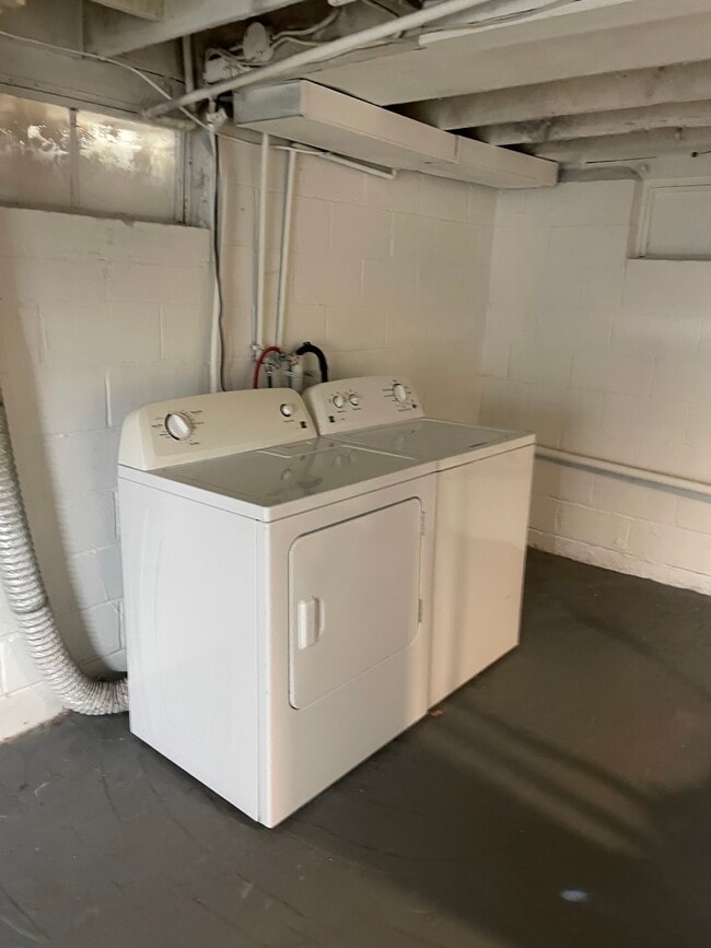 Building Photo - 706 E St Germain St