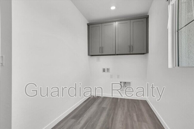 Building Photo - 755 Tallgrass St