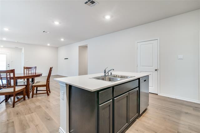 Building Photo - 3032 Zinnia St