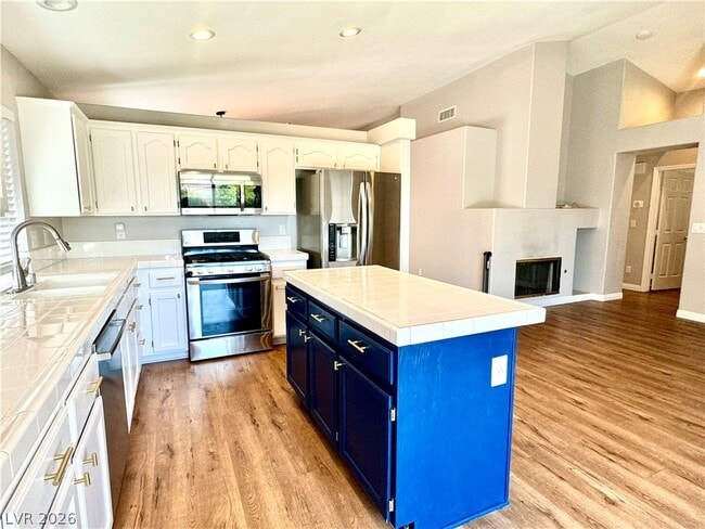 Building Photo - 10224 Desert Wind Dr