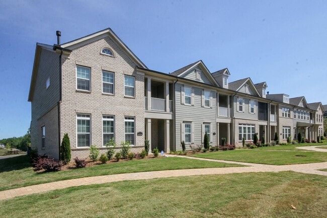 Building Photo - Beautiful John Wieland 3 bedroom 3.5 bath ...