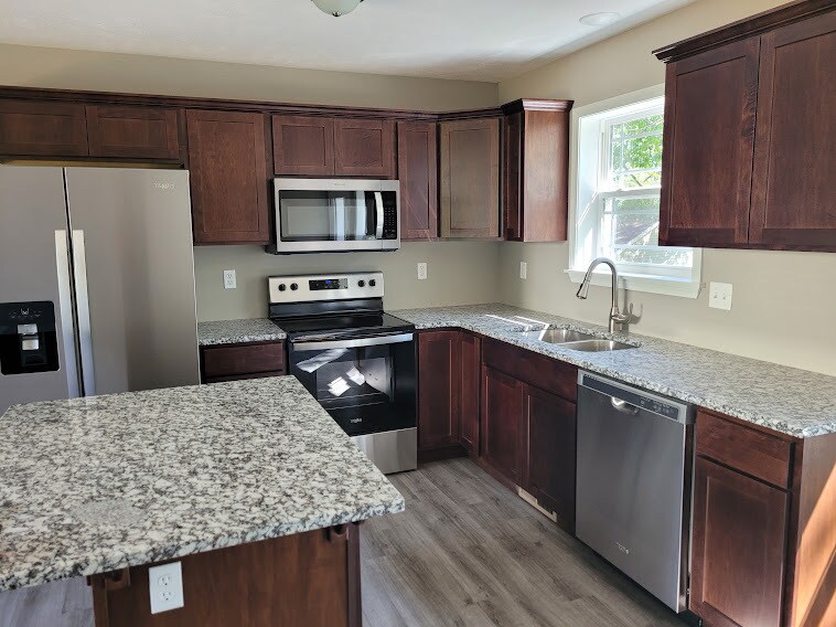 Building Photo - 305 Dogwood Pl