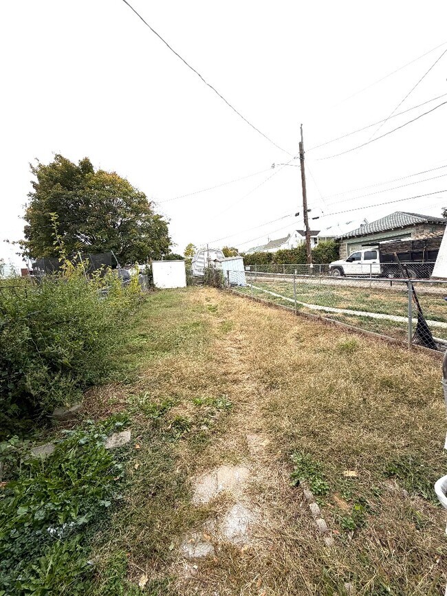 Building Photo - 607 Salem Ave