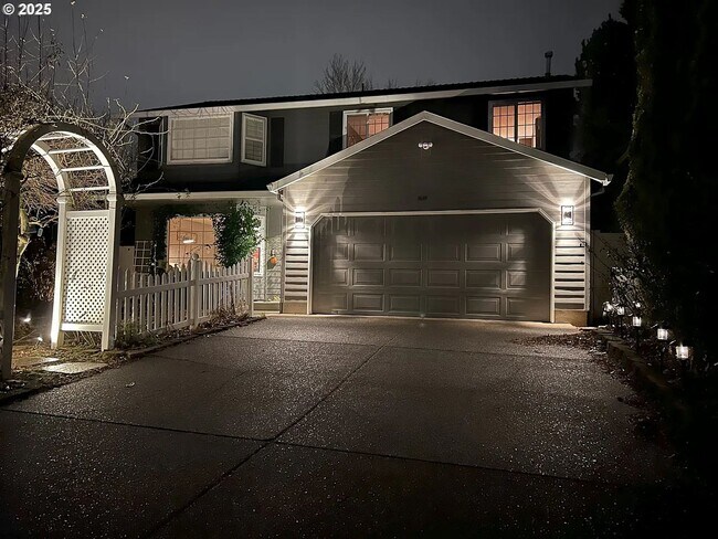 Building Photo - Modern Charm Meets Comfort – Spacious 3-Be...