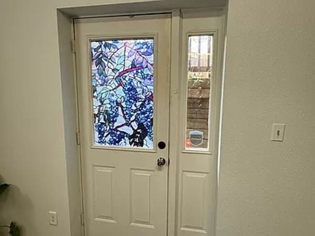 Building Photo - 4BR/4BA Updated Home with Finished Basement Suite & Landscaped Yard