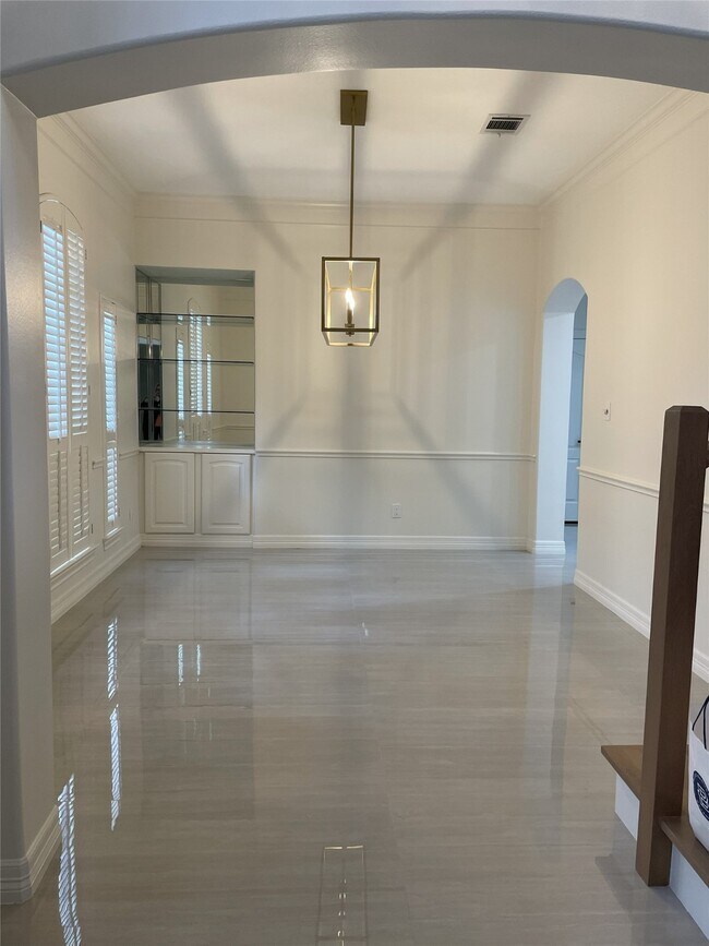 Building Photo - 5622 Lake Pl Dr