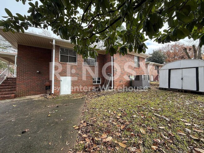 Building Photo - 4Bed / 2Bath full