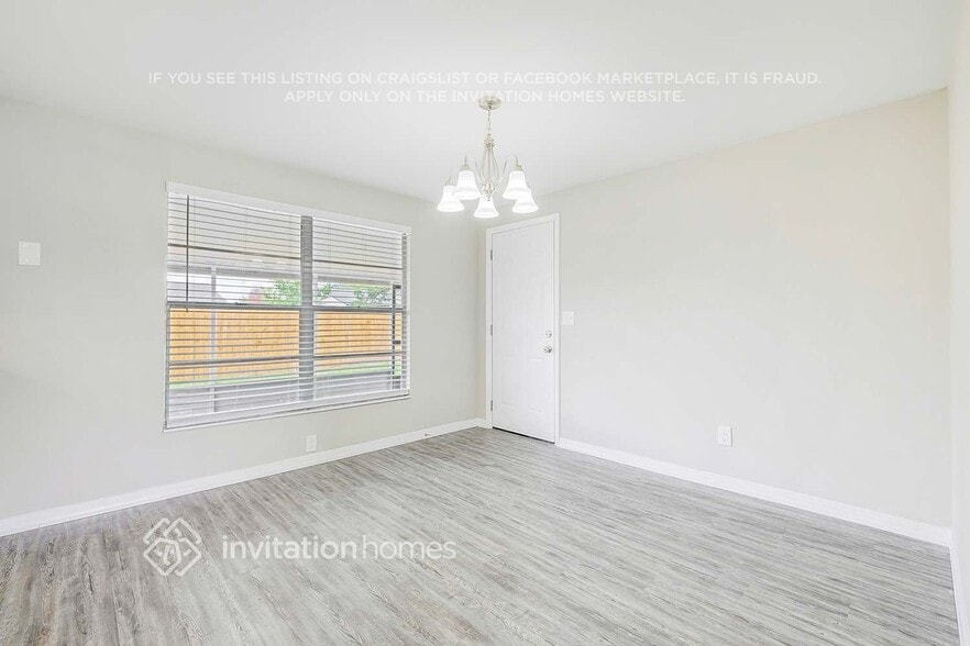 Building Photo - 8127 Kenwood Dr N