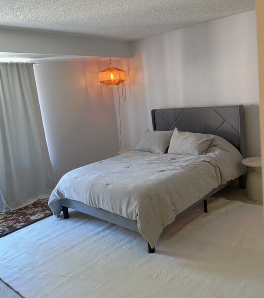 Building Photo - 2875 Idlewild Dr