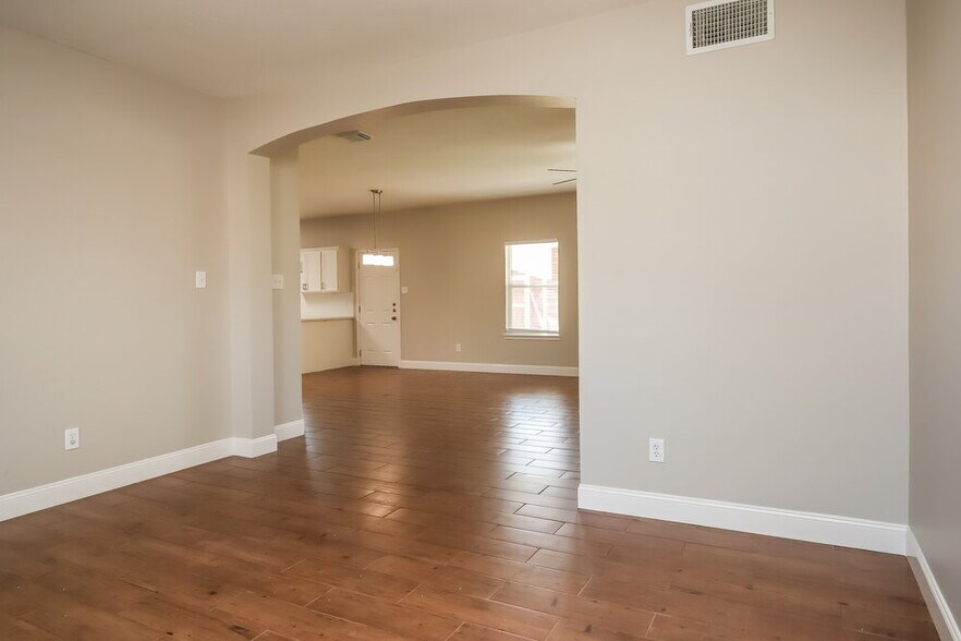 Building Photo - 2523 Flycatcher Cove Dr