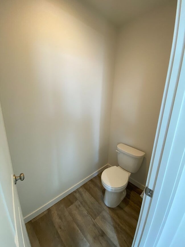 Building Photo - SINGLE FAMILY RANCHER ON ARROW LEAF (APP#146)