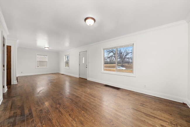 Building Photo - Updated 5-Bedroom, 2-Bath Home Across from the Park