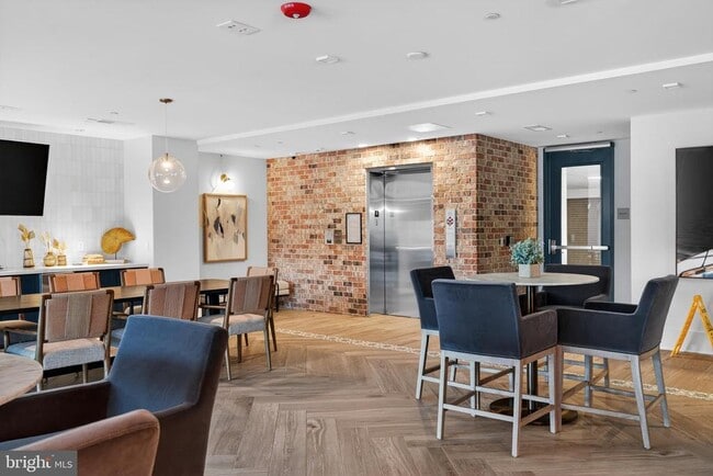 Building Photo - 76 Old Mill Bottom Rd N