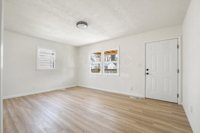 Building Photo - 320 N 36th St