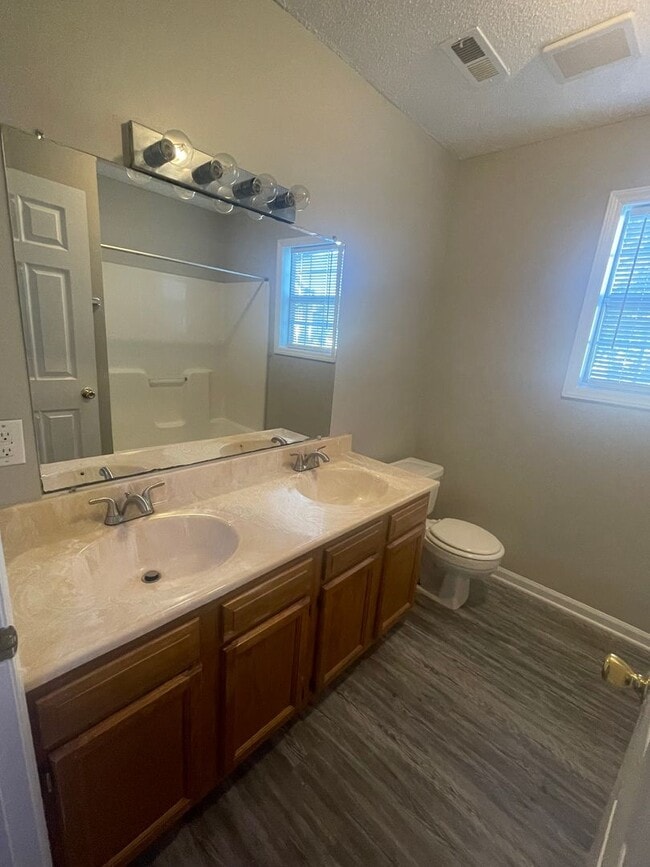 Building Photo - Charming ranch-style 2 Bedroom 1 Bath home in Pineville offering comfortable single-level living.