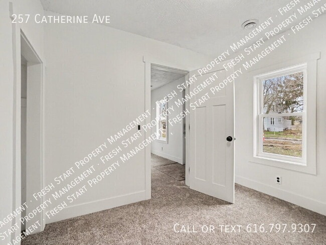 Building Photo - 257 Catherine Ave