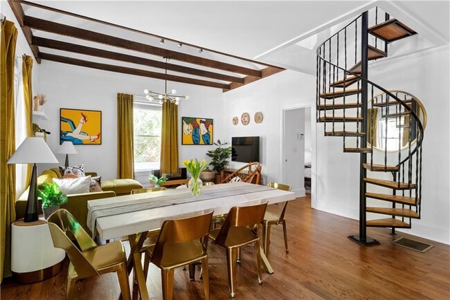 Building Photo - 720 Mollie St SE