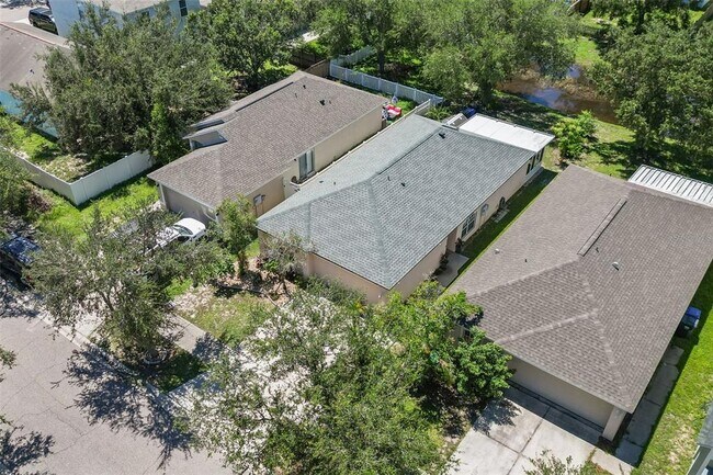 Building Photo - 1012 Brenton Leaf Dr