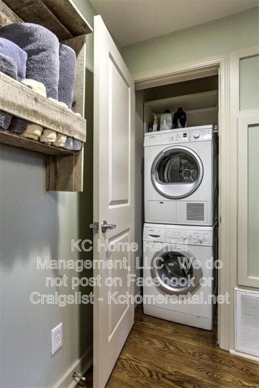 Building Photo - 200 E 43rd St