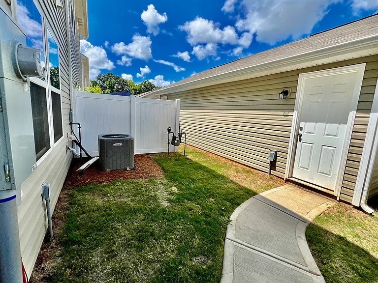 Building Photo - 13936 Castle Nook Dr
