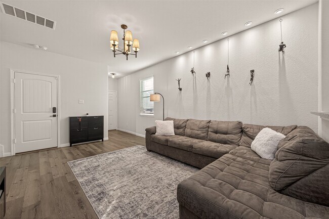 Building Photo - 23639 Buttress Root Dr