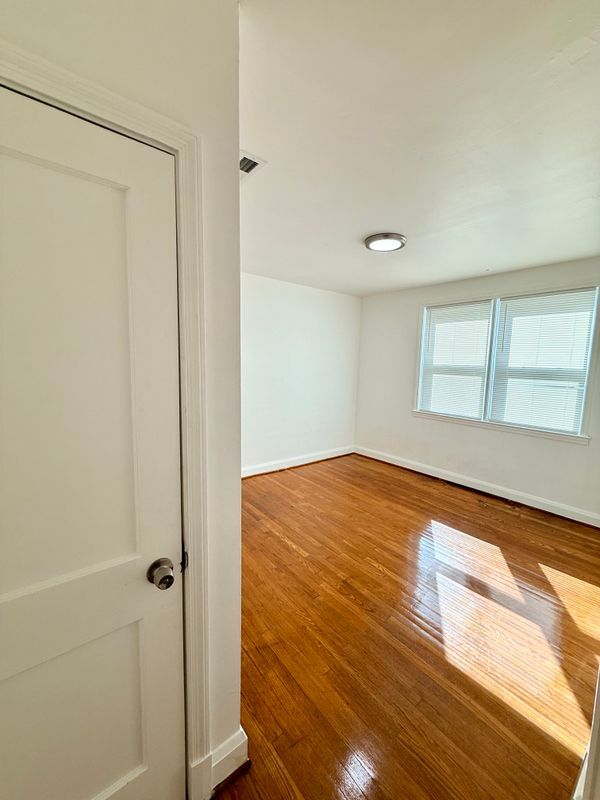 Building Photo - 802 Wicklow Rd