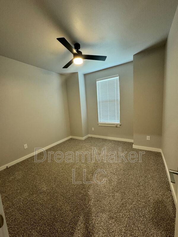 Building Photo - 761 Apple Blossom Wy