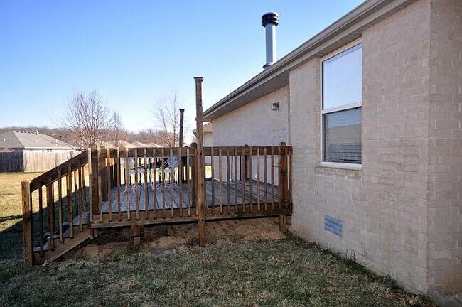 Building Photo - 1007 E Lily Dr