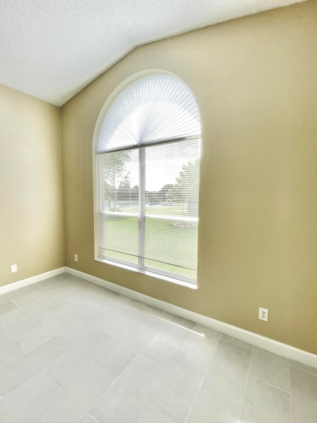 Building Photo - 8057 Bracken Ln