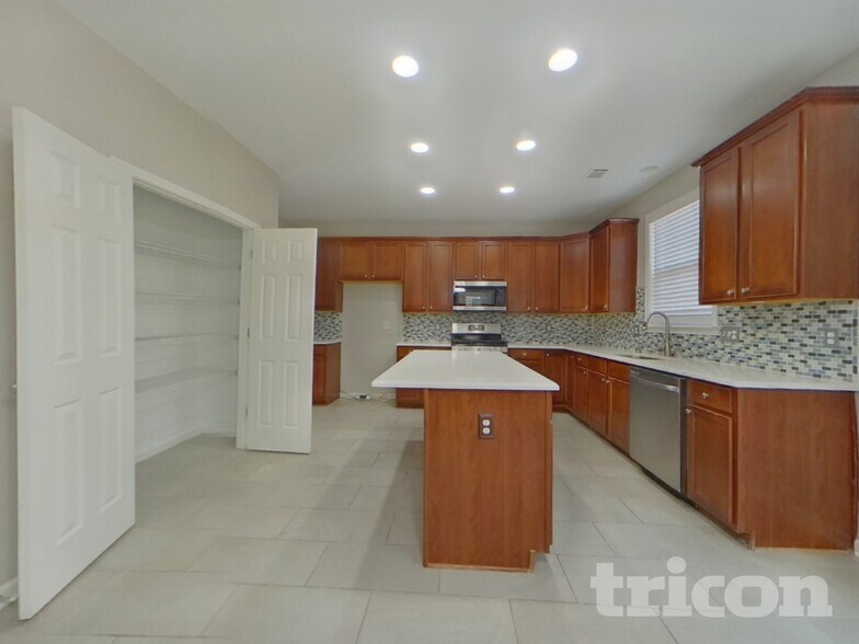 Building Photo - 482 Rutlidge Park Ln