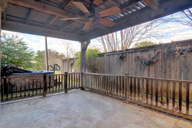 Building Photo - 3407 Penticost St