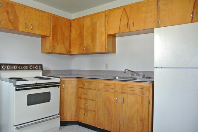 Building Photo - 101 18th Ave SW