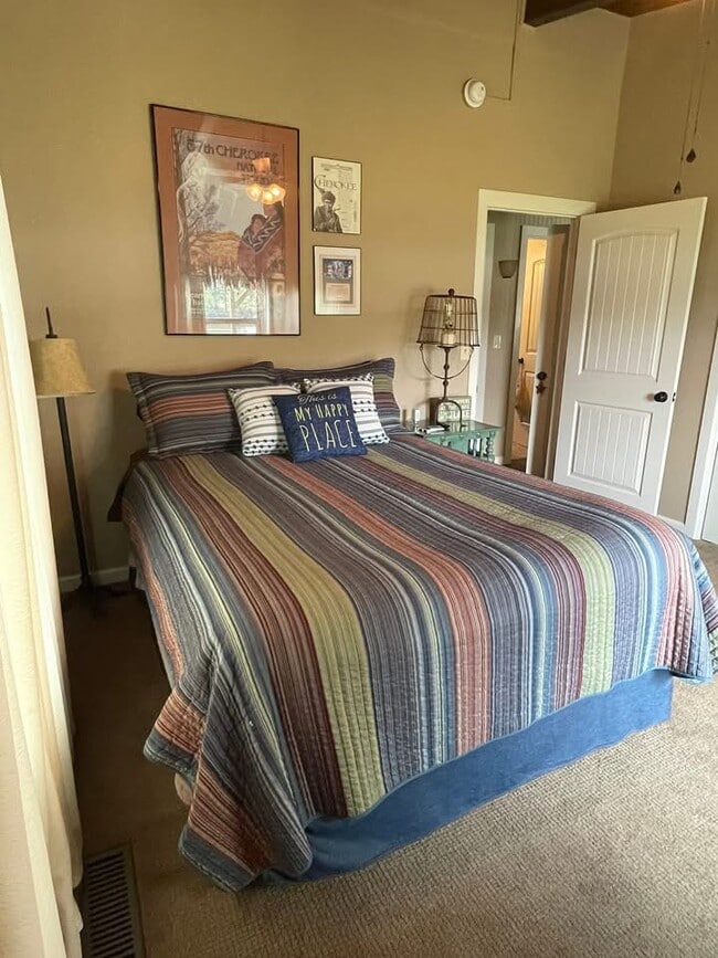 Building Photo - 1114 W 17th St