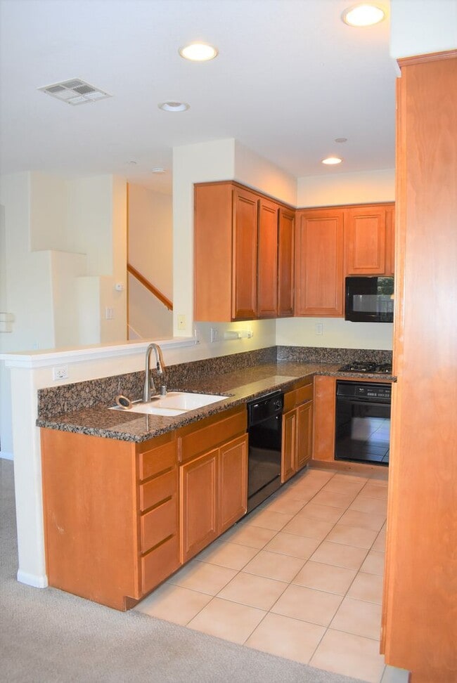 Building Photo - 3 Bedroom 2.5 Bath Townhome in Gated Community of Courtyards at Escala- Mission Valley