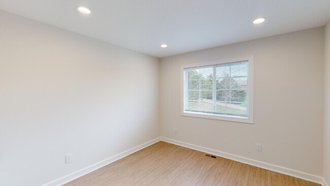 Building Photo - 908 Willow Pl