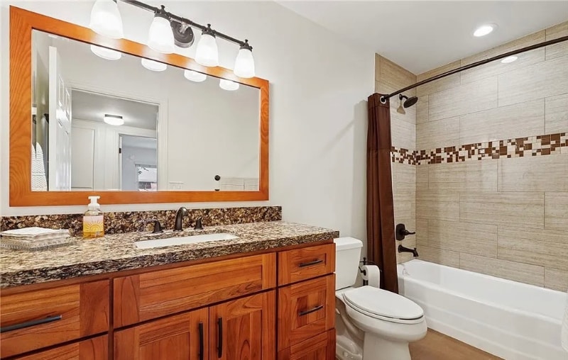 Building Photo - 2205 E Quincy Ave