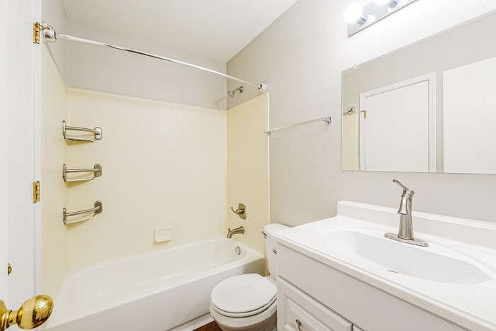 Building Photo - 4814 Pathfinder Dr