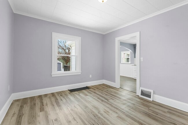 Building Photo - 943 Cloverdale Rd