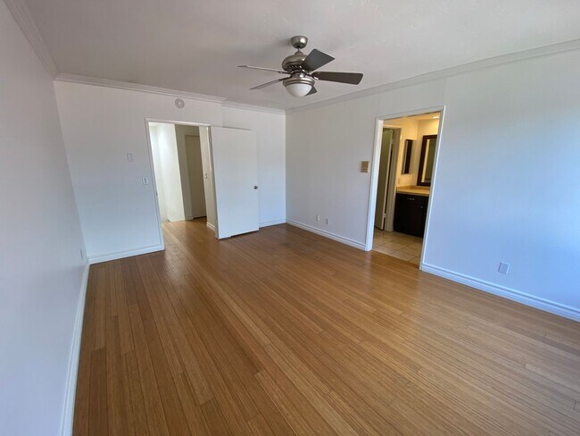 Building Photo - Spacious and Renovated Santa Monica Townho...